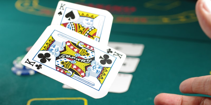 Bagaimana Zynga Poker membuat kartu bersudut?