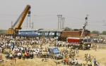 INDIA / Al menos 65 personas muertas y 200 heridas en accidente de trenes