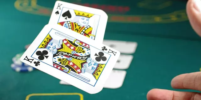 Bagaimana Zynga Poker membuat kartu bersudut?